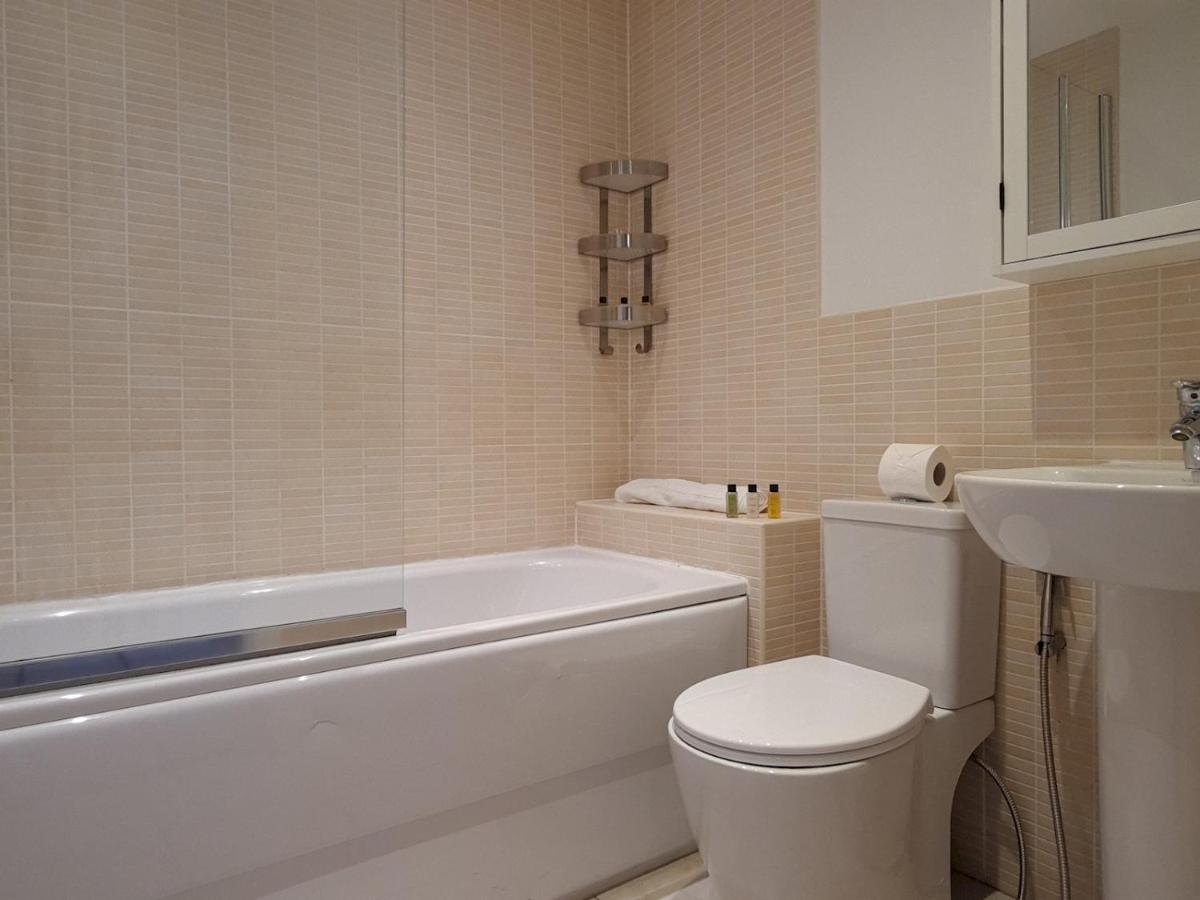 Pass The Keys Well Located Modern 5 Bedroom House バーミンガム エクステリア 写真